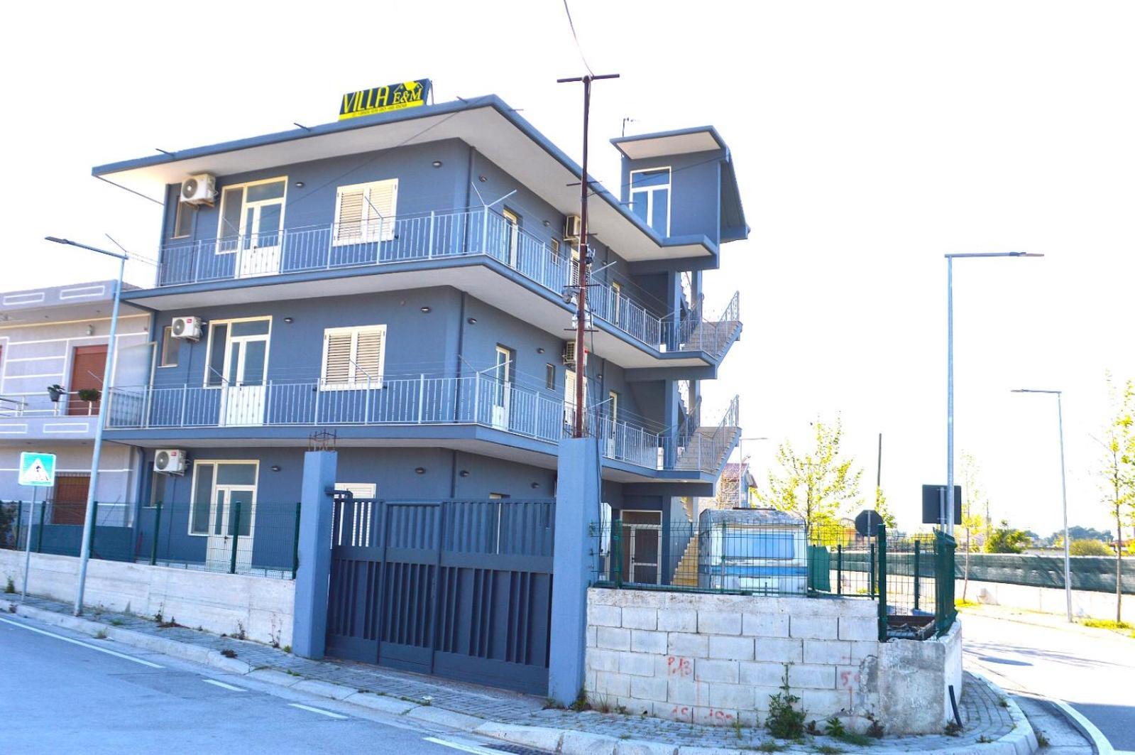 E & M Vlore